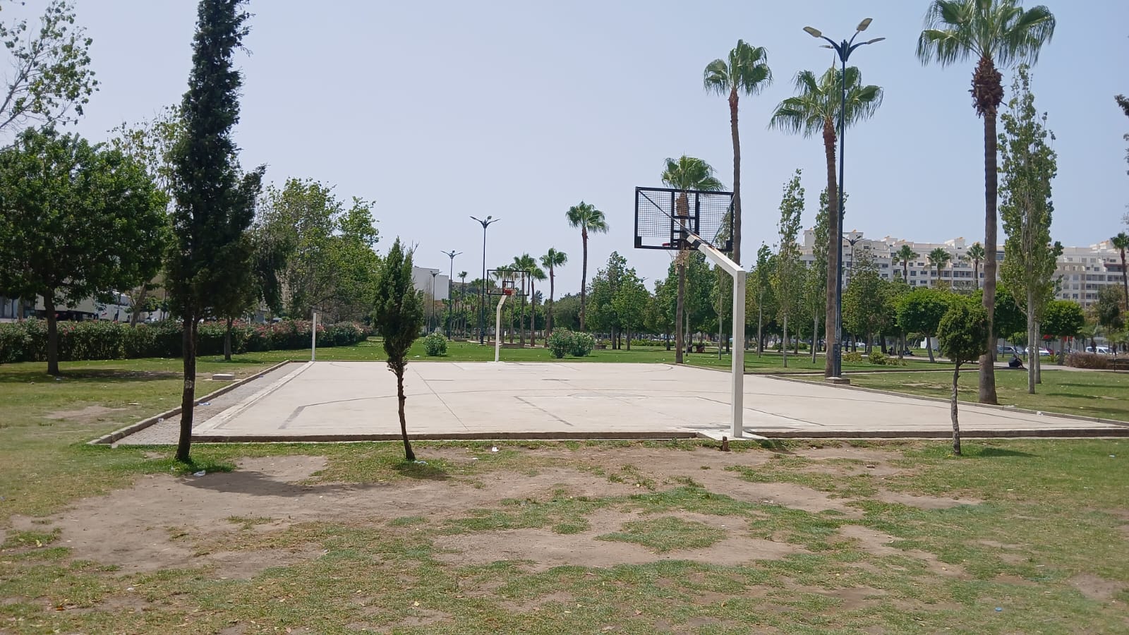 Terrain Khayr – Souani (Av. Moulay Ismaïl)  TERRAIN BASKETBALL — photo 1